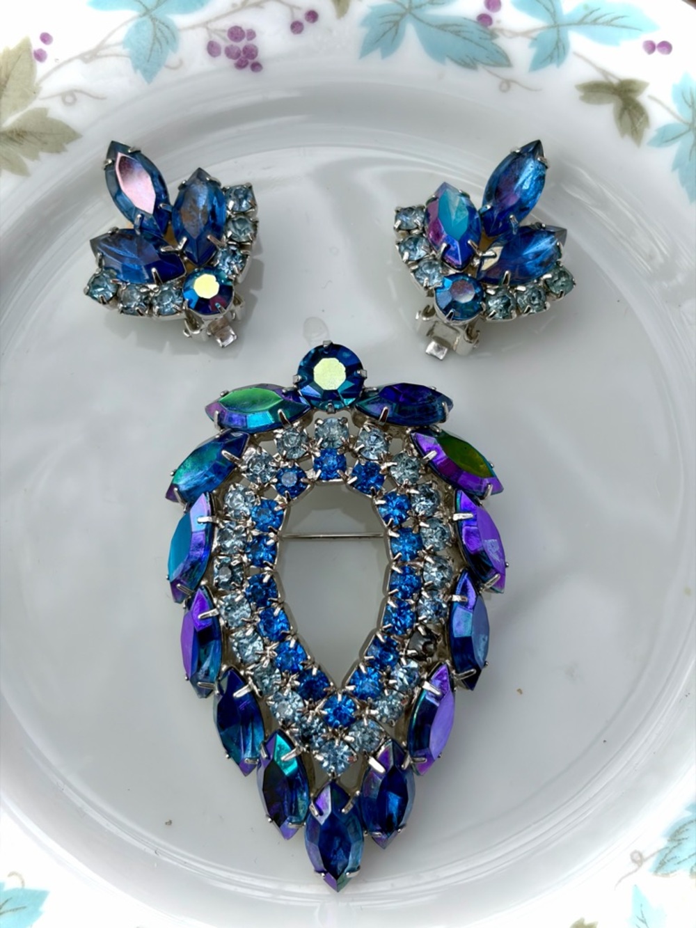 D&E For Sarah Coventry Blue Lagoon Aurora Borealis Brooch/Earrings Set